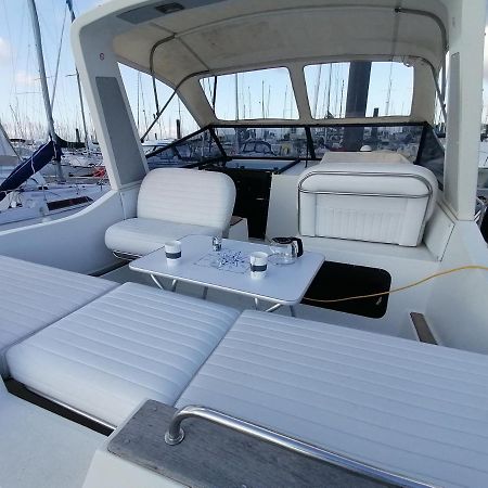 Sejour Insolite Sur Un Yacht. Bateau Hotel A Quai. La Rochelle  Exterior photo