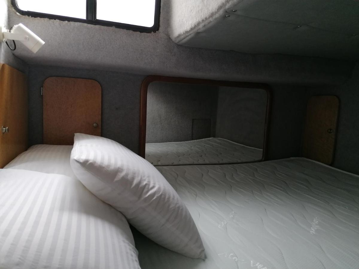 Sejour Insolite Sur Un Yacht. Bateau Hotel A Quai. La Rochelle  Exterior photo