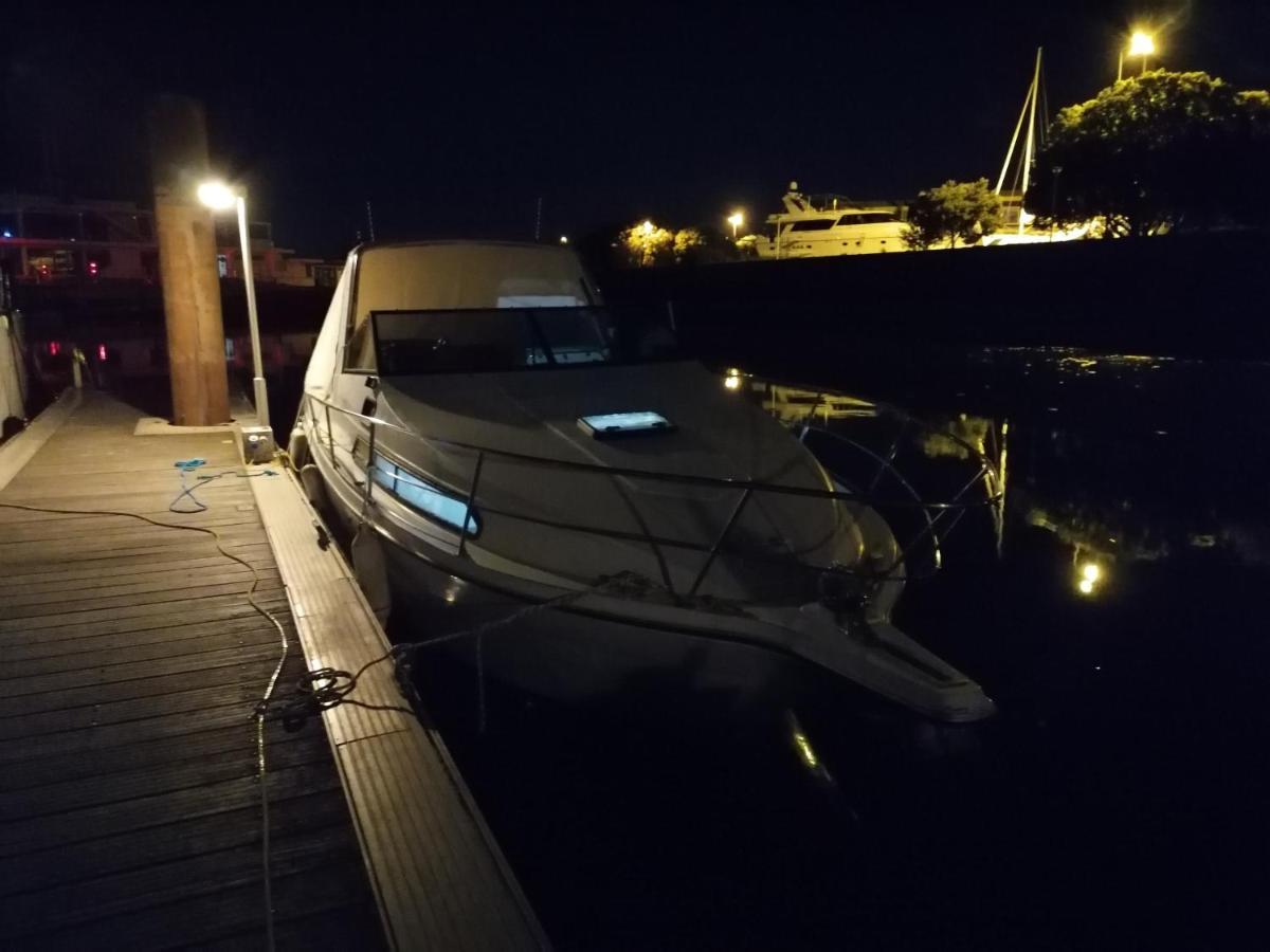 Sejour Insolite Sur Un Yacht. Bateau Hotel A Quai. La Rochelle  Exterior photo
