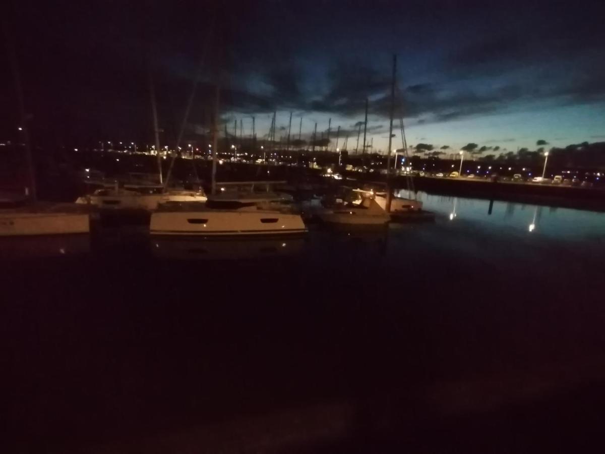 Sejour Insolite Sur Un Yacht. Bateau Hotel A Quai. La Rochelle  Exterior photo